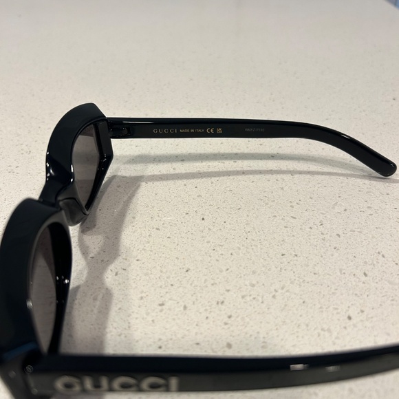 Gucci Geometric frame sunglasses - Picture 6 of 12